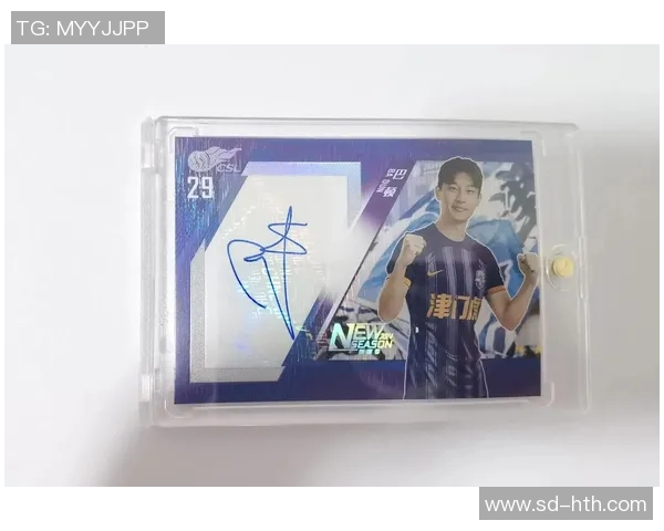 精美足球球星卡相框打造专属收藏空间，展示球场传奇瞬间